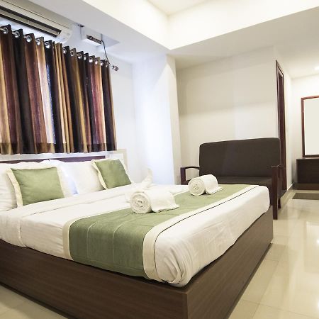 Oyo 18604 Puthens Capitol Inn Kochi المظهر الخارجي الصورة
