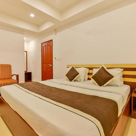 Oyo 18604 Puthens Capitol Inn Kochi المظهر الخارجي الصورة