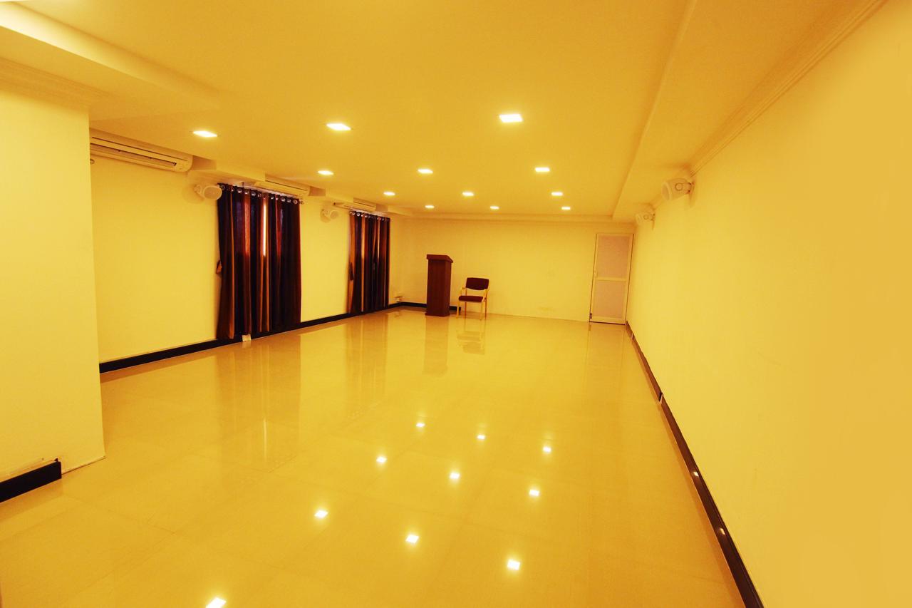 Oyo 18604 Puthens Capitol Inn Kochi المظهر الخارجي الصورة