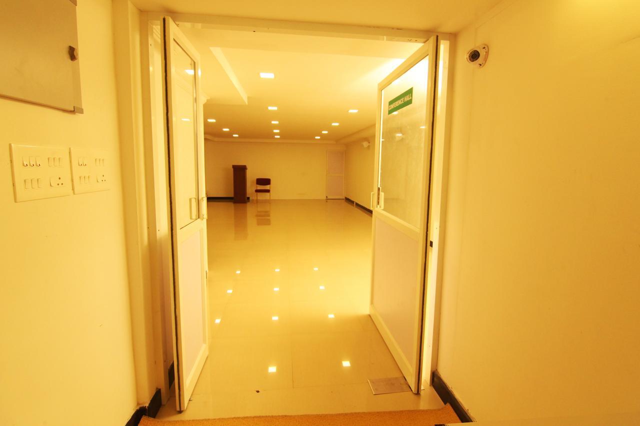 Oyo 18604 Puthens Capitol Inn Kochi المظهر الخارجي الصورة