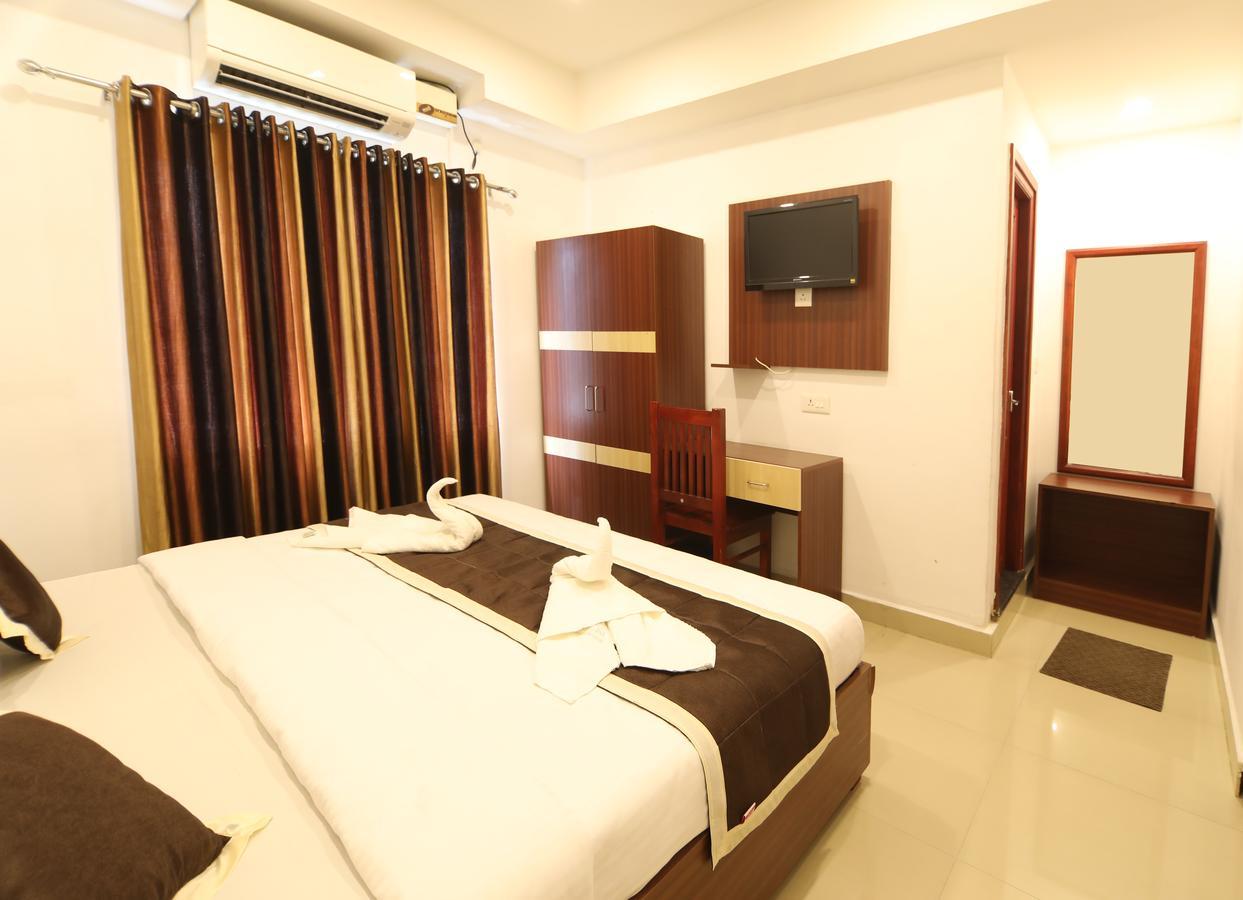 Oyo 18604 Puthens Capitol Inn Kochi المظهر الخارجي الصورة
