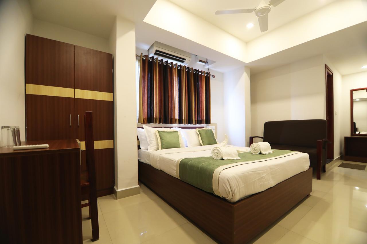 Oyo 18604 Puthens Capitol Inn Kochi المظهر الخارجي الصورة