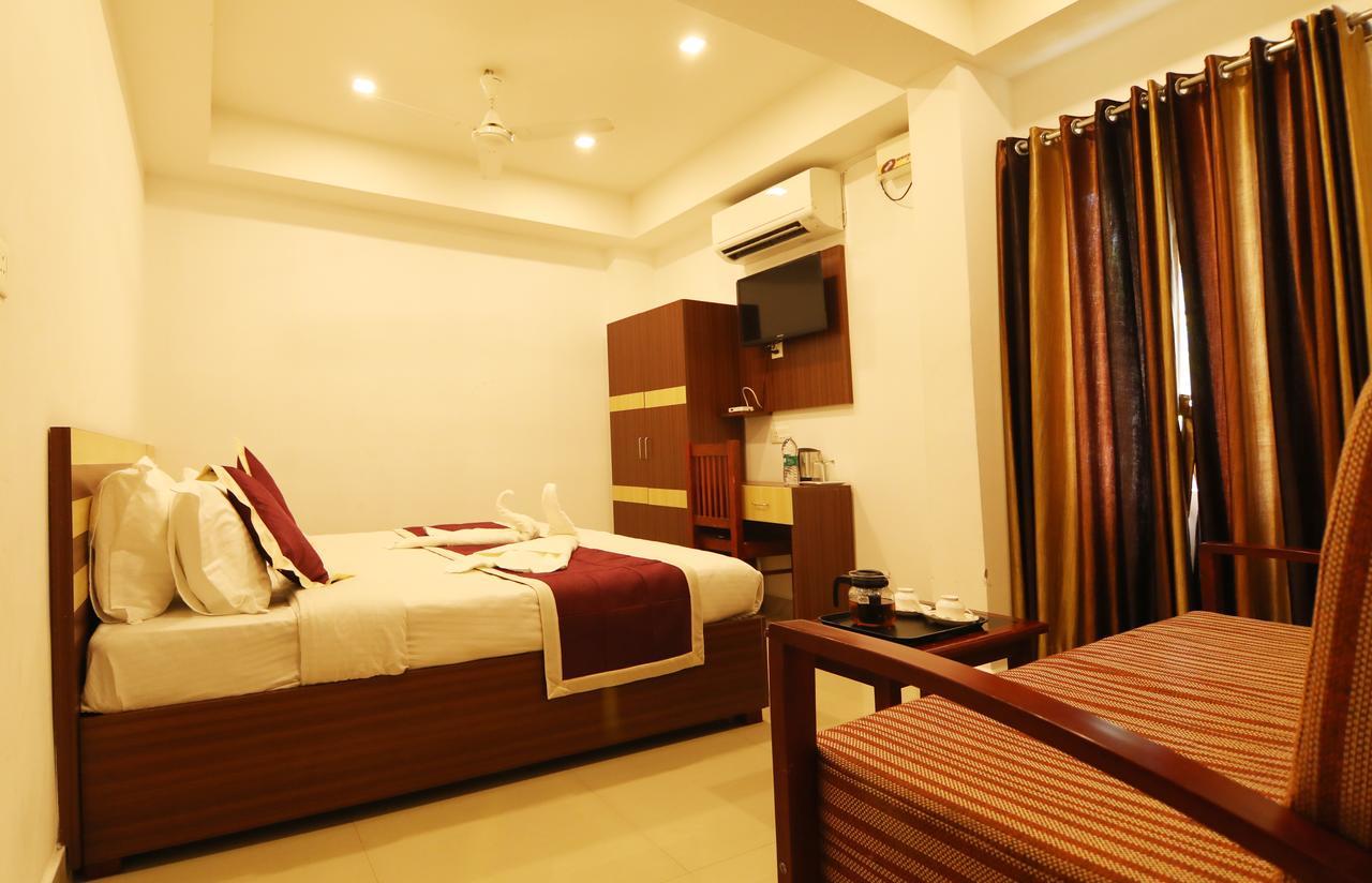 Oyo 18604 Puthens Capitol Inn Kochi المظهر الخارجي الصورة