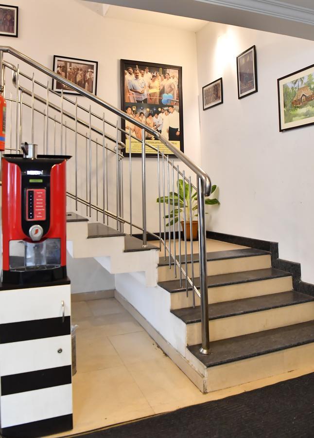 Oyo 18604 Puthens Capitol Inn Kochi المظهر الخارجي الصورة
