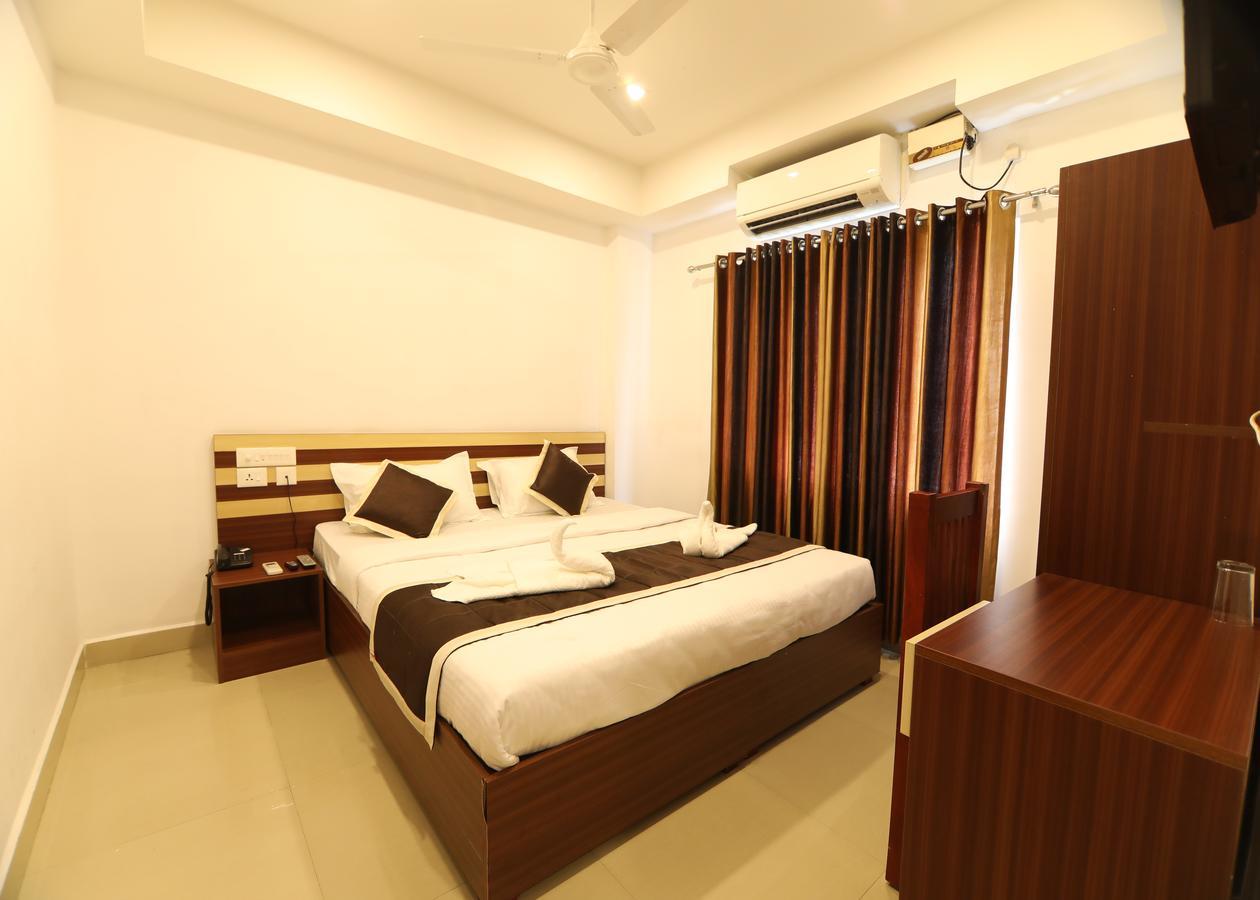 Oyo 18604 Puthens Capitol Inn Kochi المظهر الخارجي الصورة