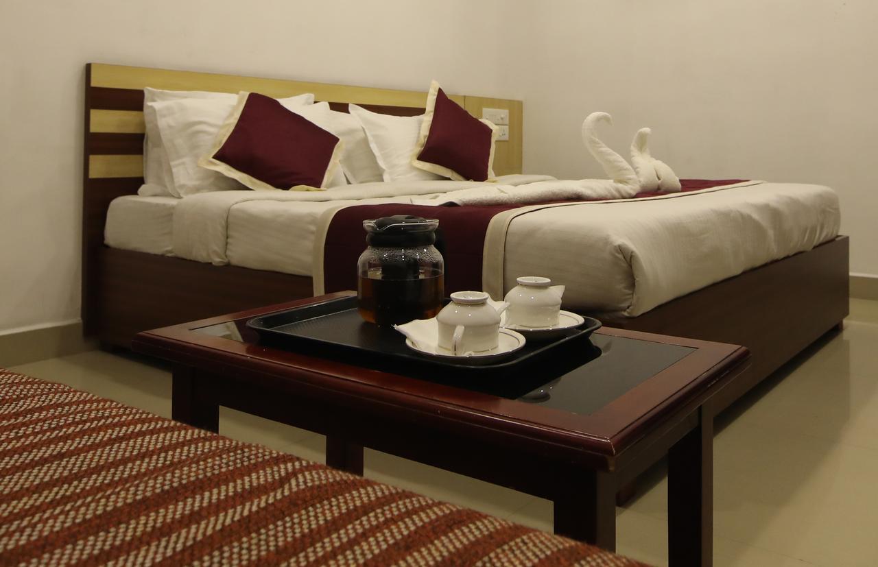Oyo 18604 Puthens Capitol Inn Kochi المظهر الخارجي الصورة