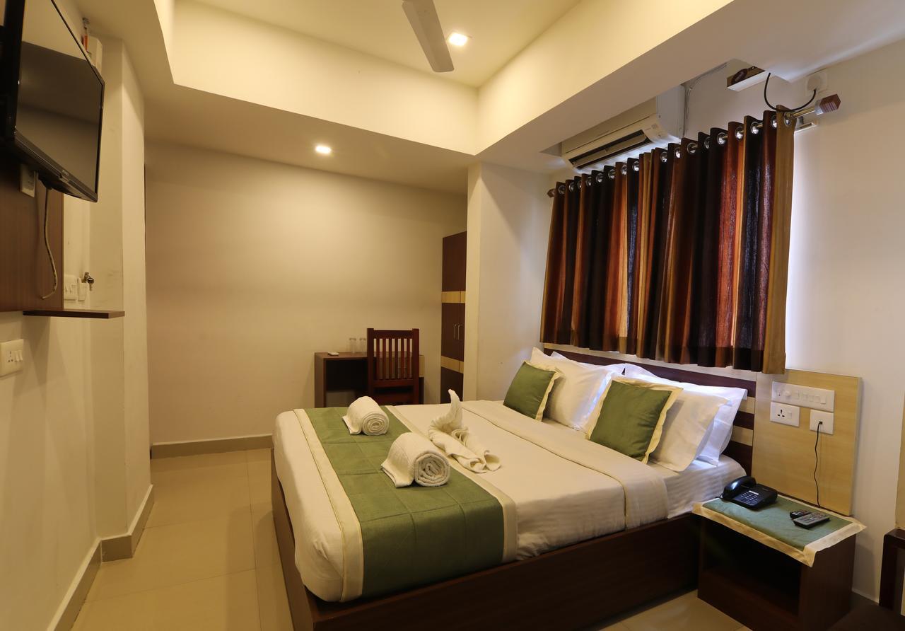 Oyo 18604 Puthens Capitol Inn Kochi المظهر الخارجي الصورة