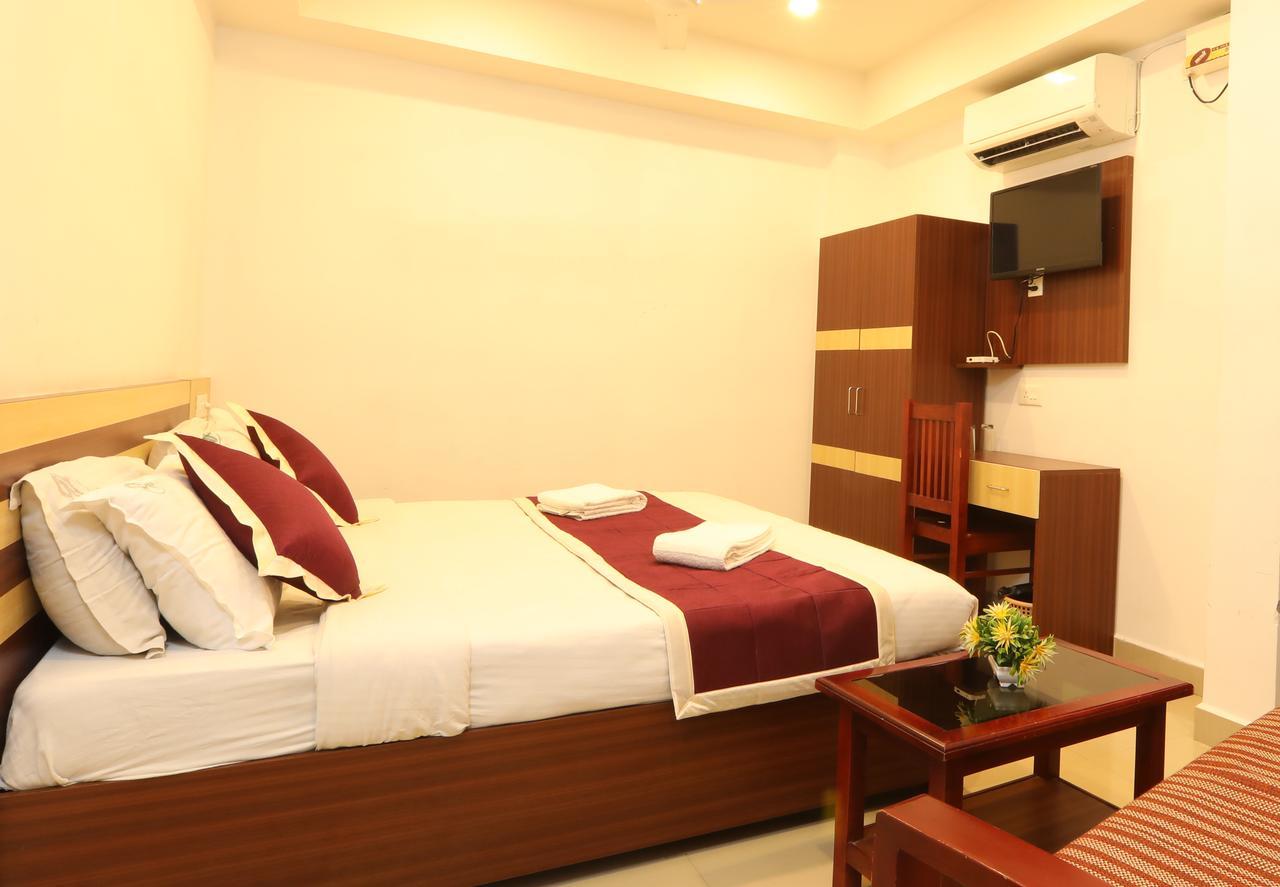 Oyo 18604 Puthens Capitol Inn Kochi المظهر الخارجي الصورة
