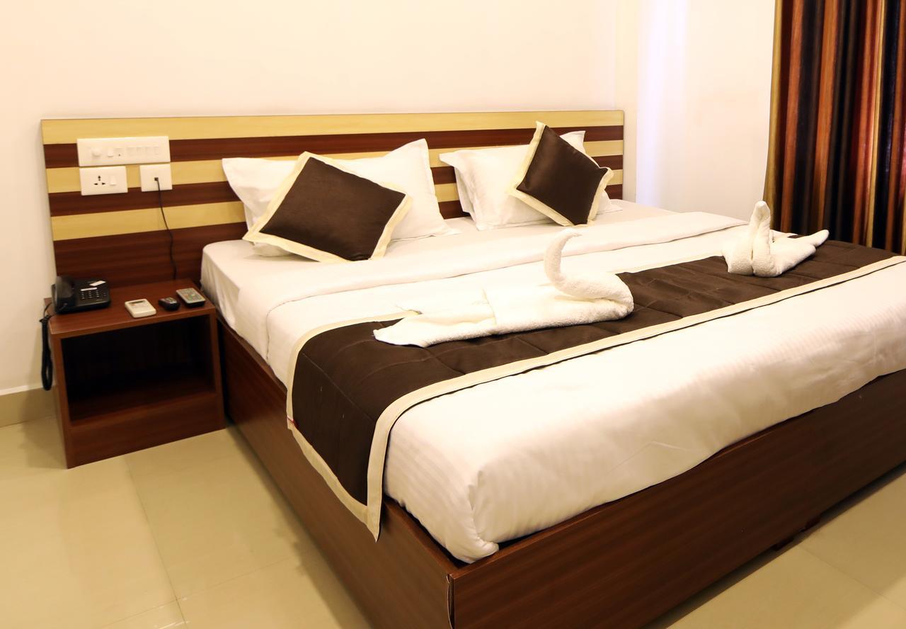 Oyo 18604 Puthens Capitol Inn Kochi المظهر الخارجي الصورة