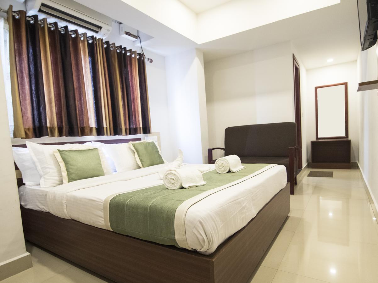 Oyo 18604 Puthens Capitol Inn Kochi المظهر الخارجي الصورة