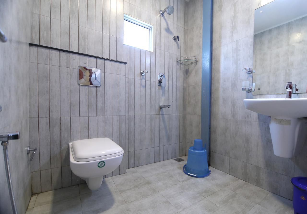 Oyo 18604 Puthens Capitol Inn Kochi المظهر الخارجي الصورة