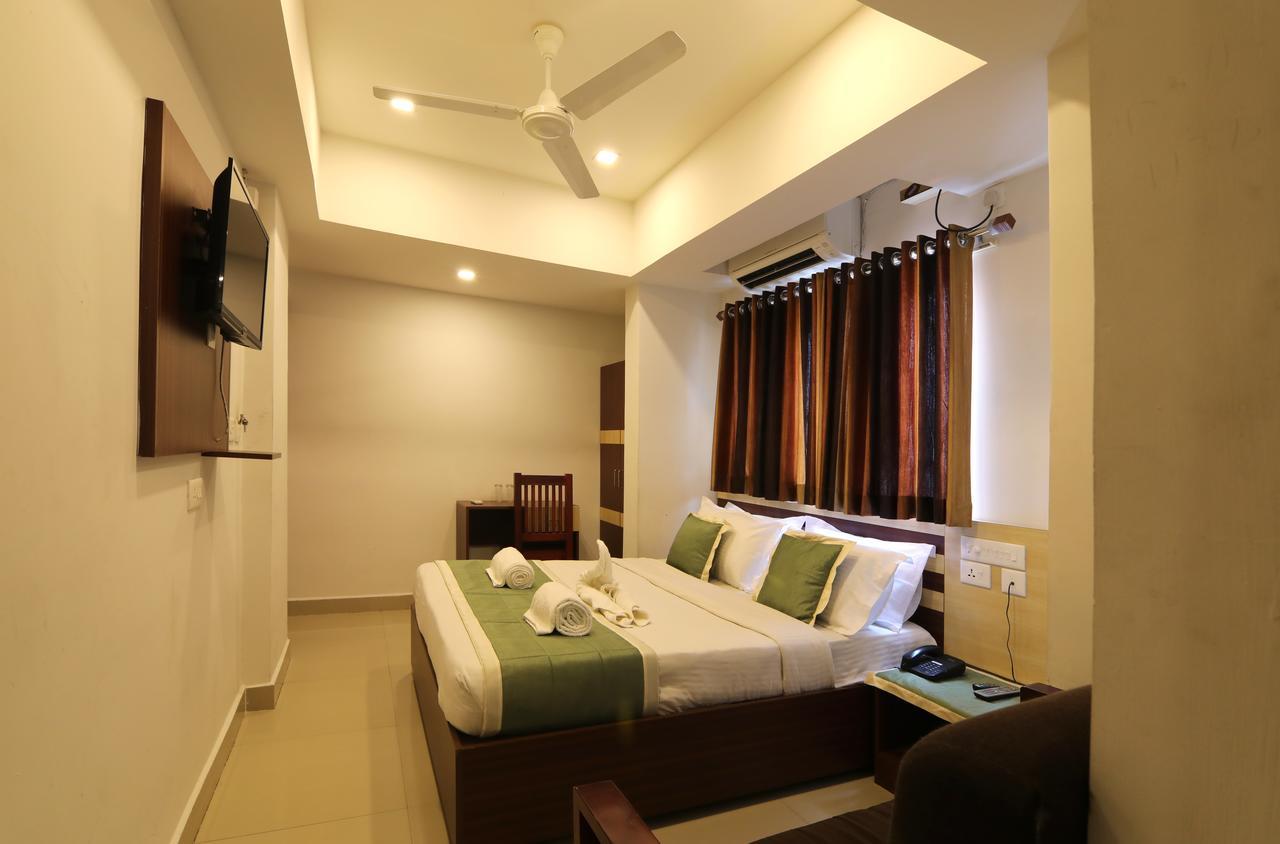 Oyo 18604 Puthens Capitol Inn Kochi المظهر الخارجي الصورة