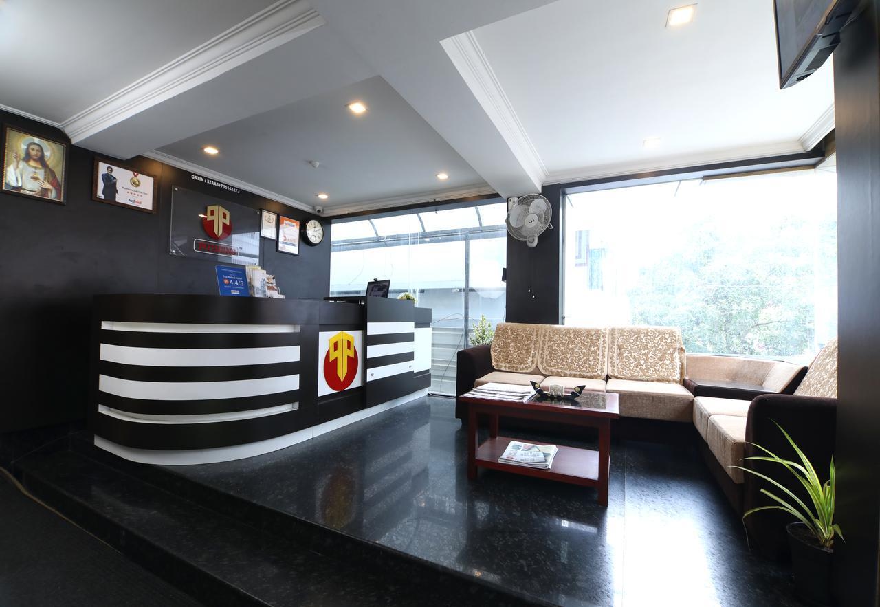 Oyo 18604 Puthens Capitol Inn Kochi المظهر الخارجي الصورة