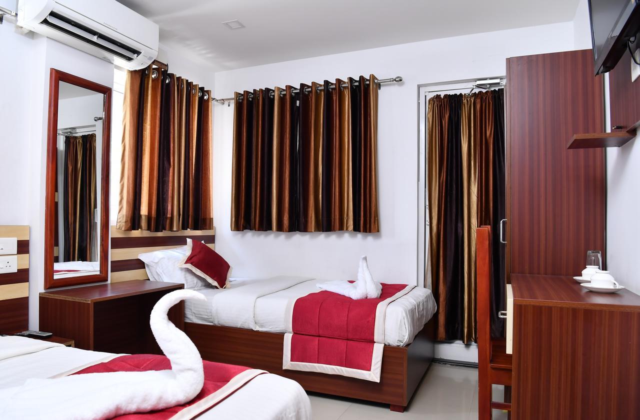 Oyo 18604 Puthens Capitol Inn Kochi المظهر الخارجي الصورة