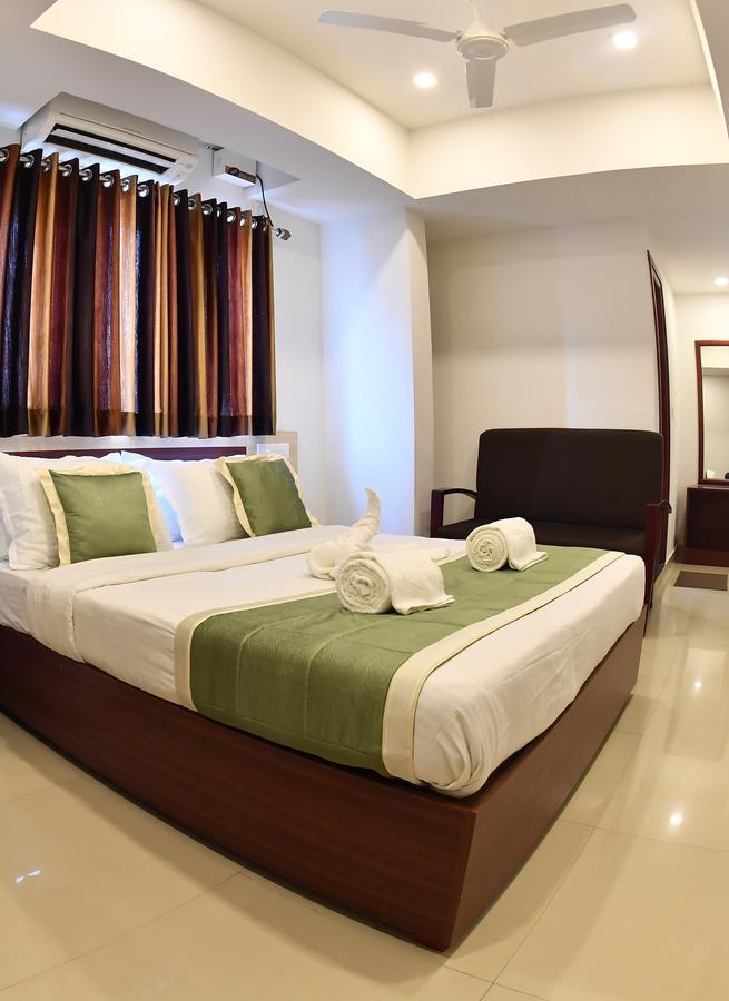 Oyo 18604 Puthens Capitol Inn Kochi المظهر الخارجي الصورة