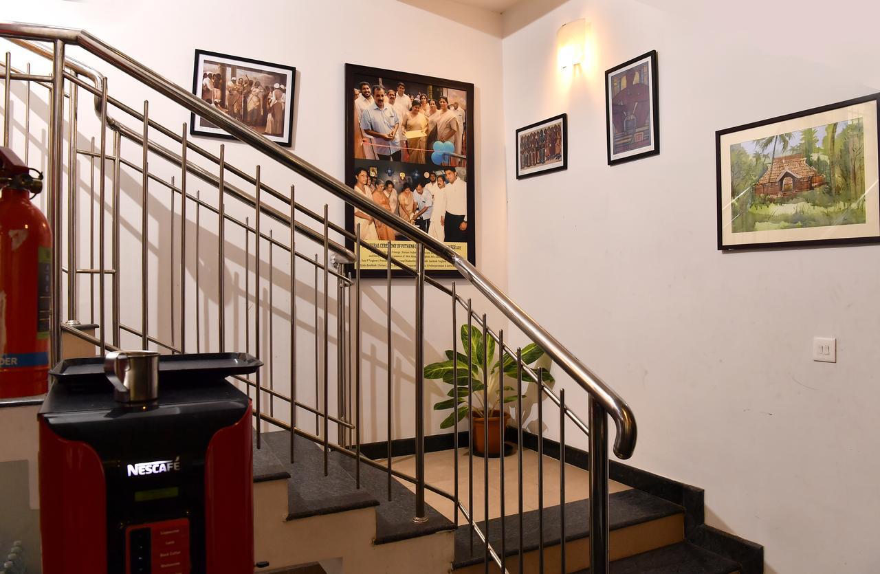 Oyo 18604 Puthens Capitol Inn Kochi المظهر الخارجي الصورة