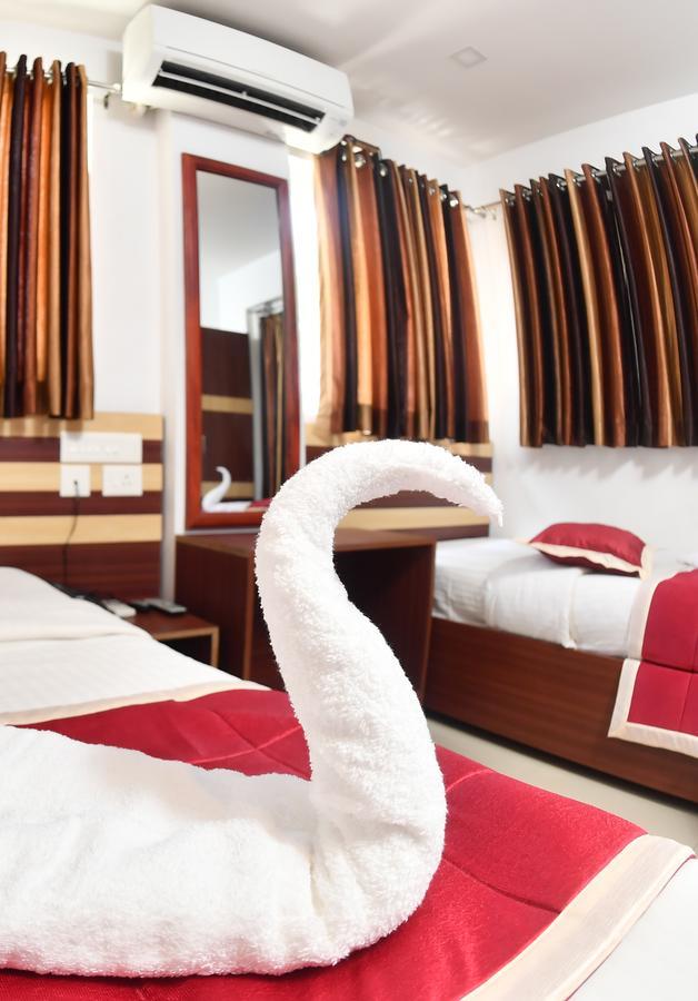 Oyo 18604 Puthens Capitol Inn Kochi المظهر الخارجي الصورة