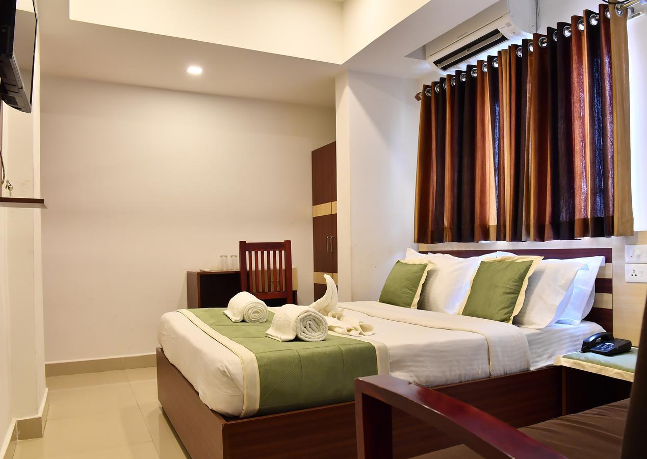 Oyo 18604 Puthens Capitol Inn Kochi المظهر الخارجي الصورة