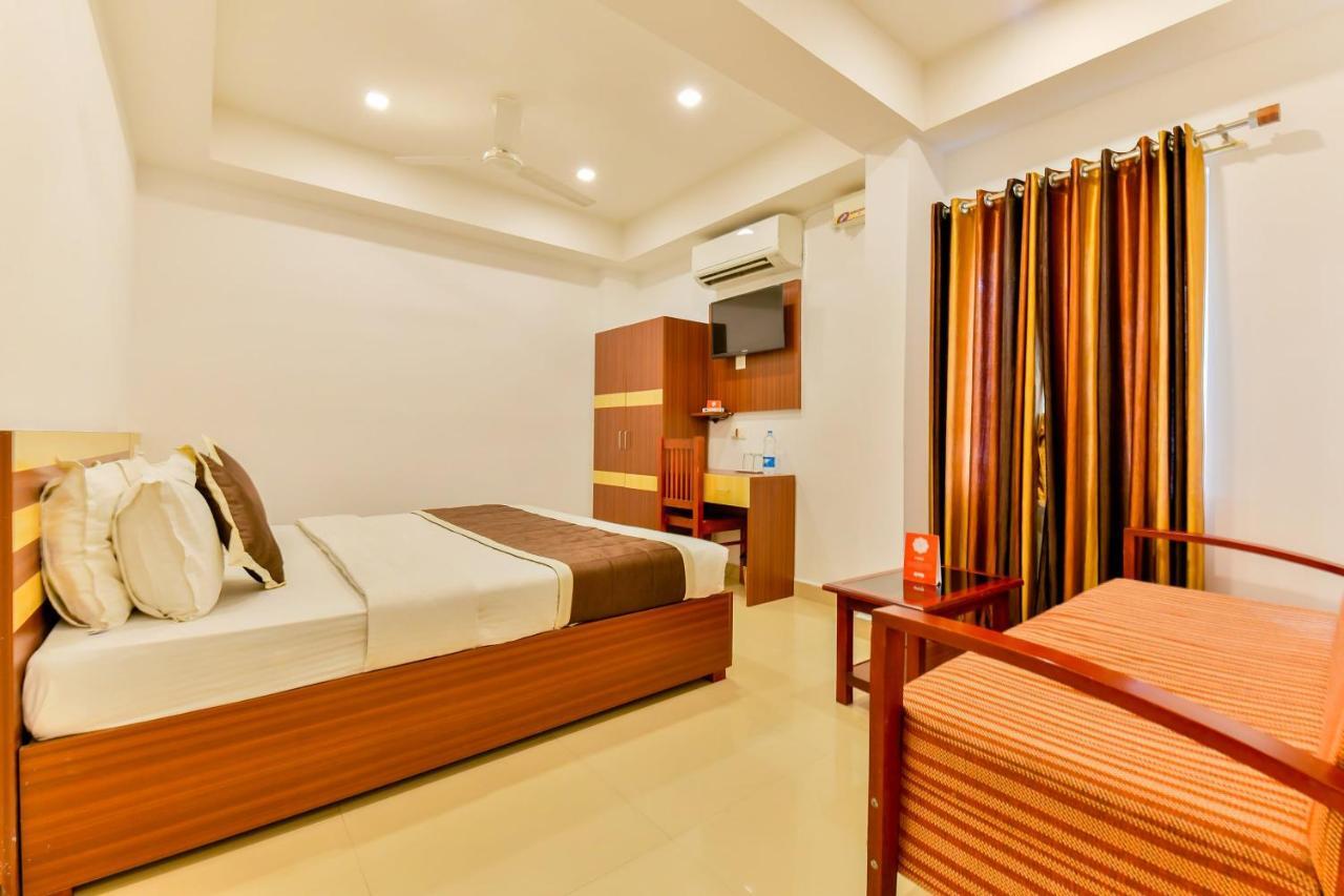 Oyo 18604 Puthens Capitol Inn Kochi المظهر الخارجي الصورة